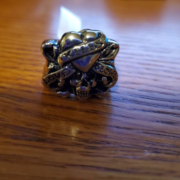 Black Crystal Skull Heart Ring in Stainless steel - Picture 1 of 4